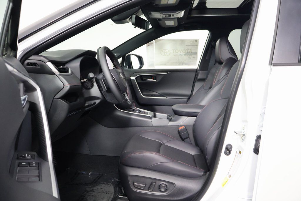 2025 Toyota RAV4 XSE 5