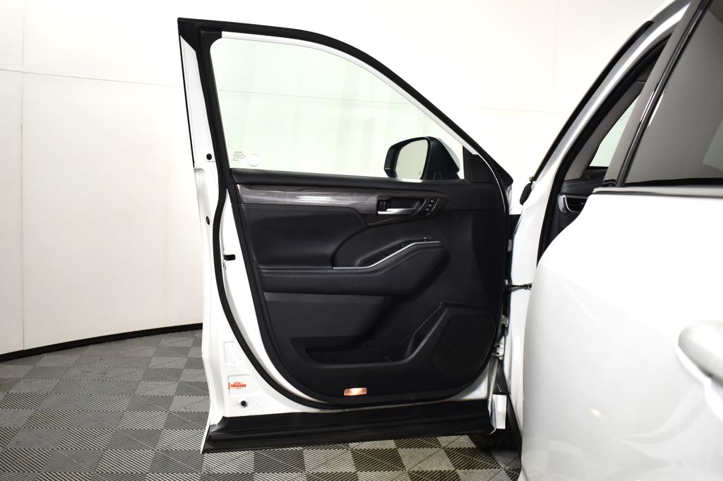 Thumbnail: 2022 Toyota Highlander - 31