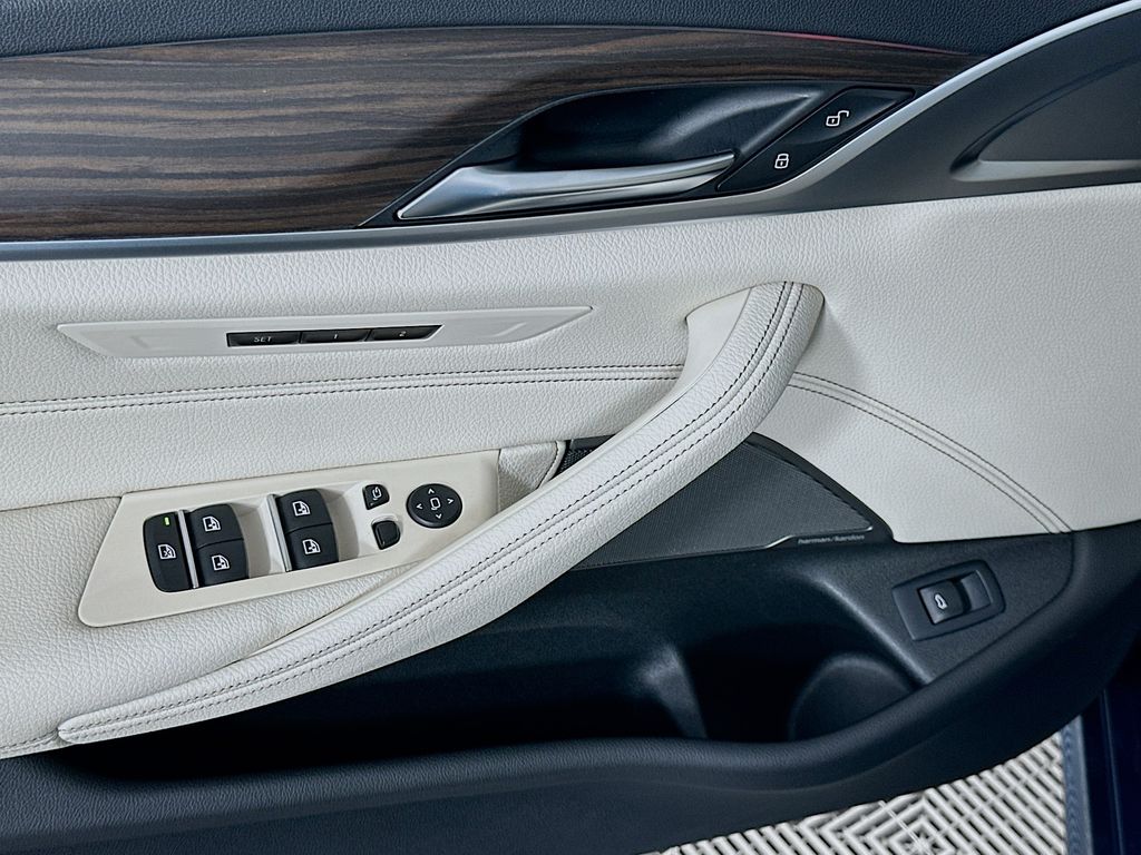 Thumbnail: 2023 BMW 5 Series - 18