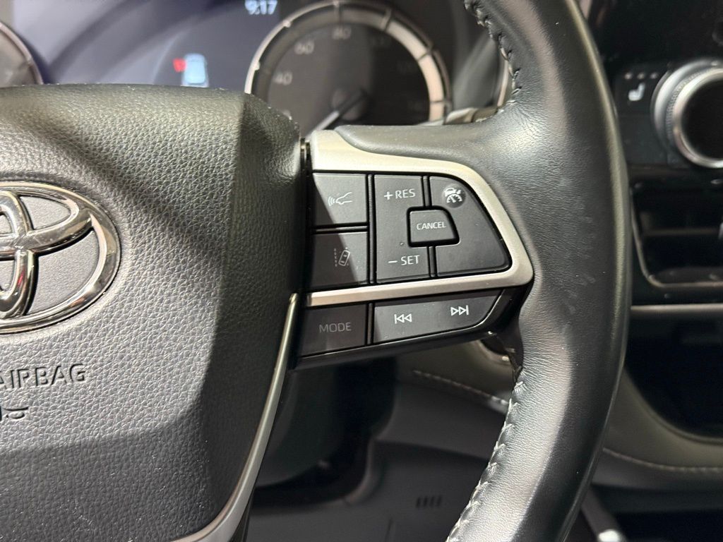 Thumbnail: 2023 Toyota Highlander - 27