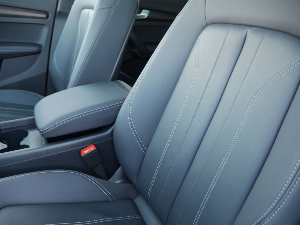 Thumbnail: 2023 Audi Q5 - 20