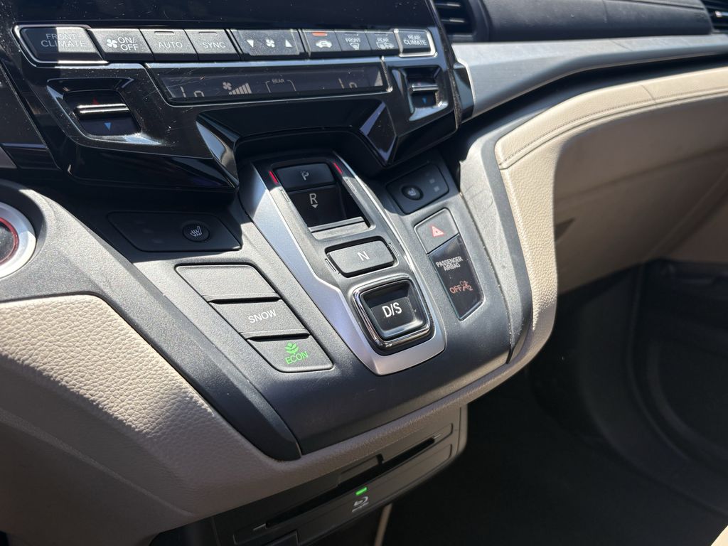 2018 Honda Odyssey EX-L White at Community Honda