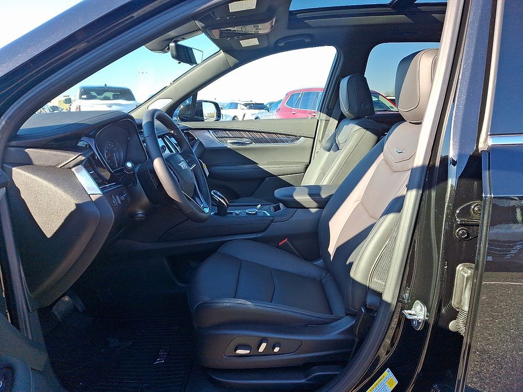 Thumbnail: 2025 Cadillac XT6 - 6