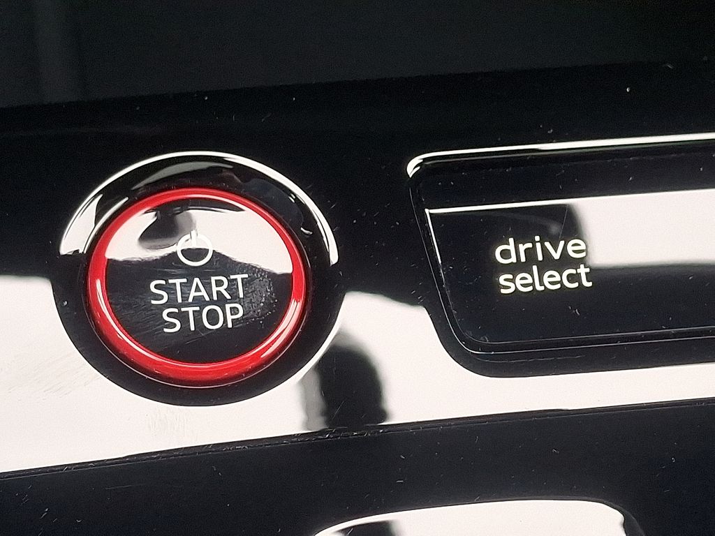 Thumbnail: 2025 Audi SQ6 e-tron - 23