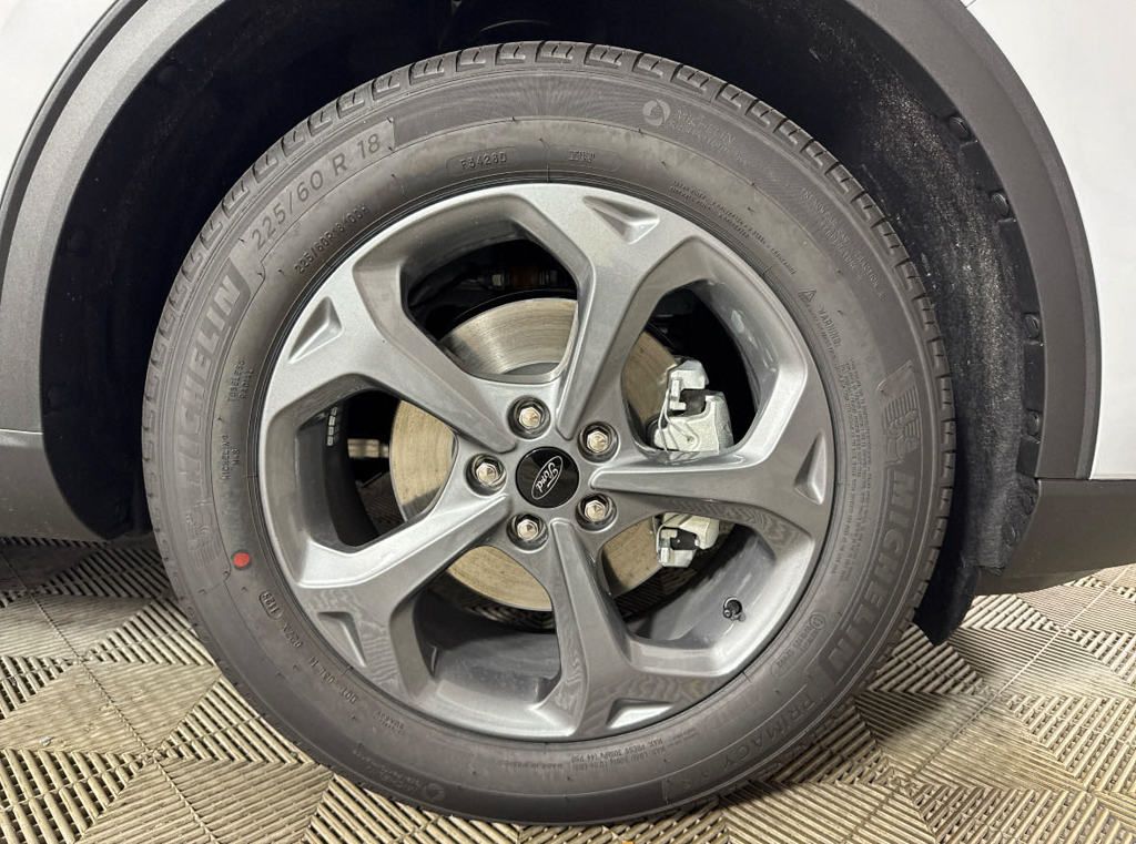 2025 Ford Escape ST-Line photo 8