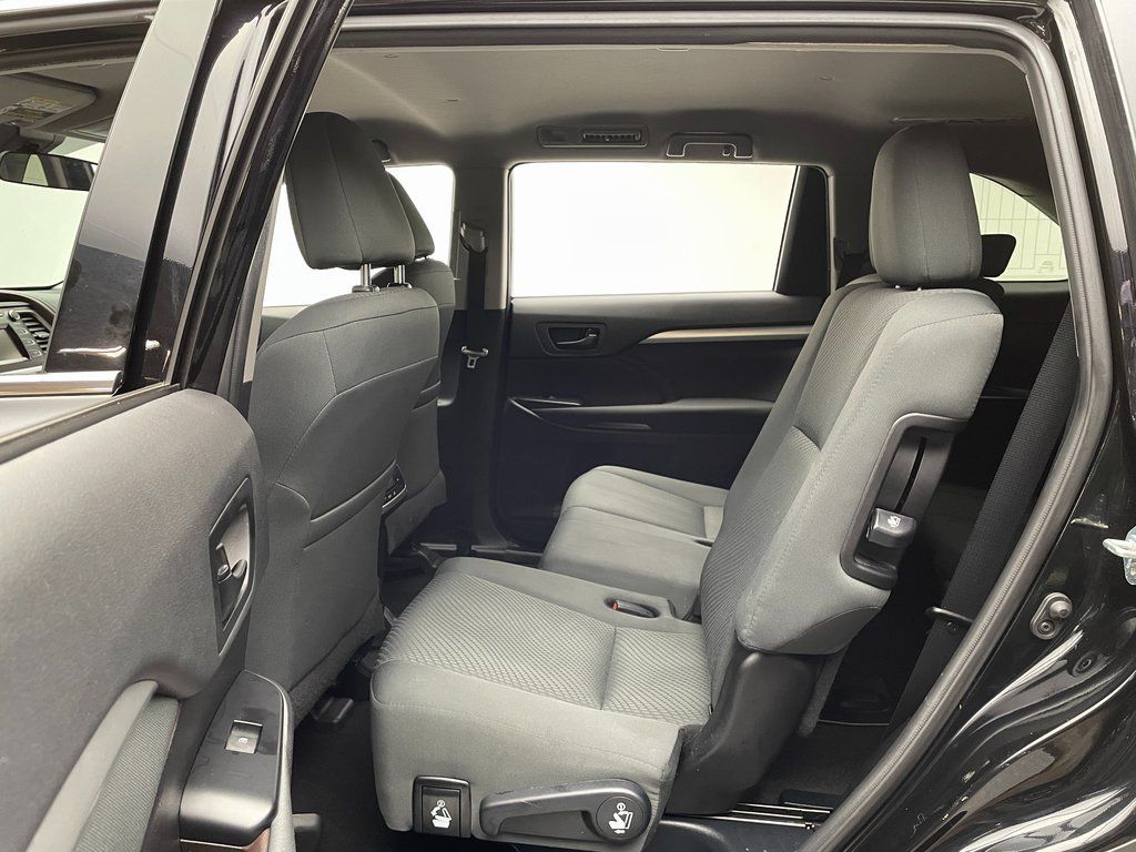 Thumbnail: 2019 Toyota Highlander - 29