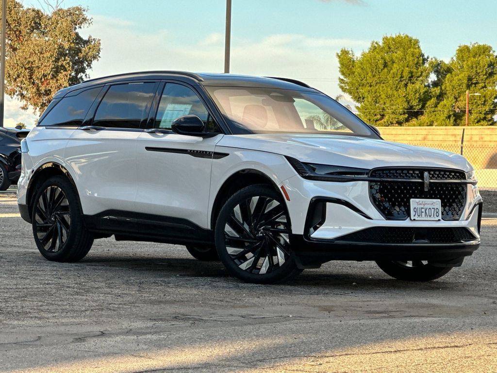 White Platinum Clearcoat Metallic 2025 Lincoln Nautilus Hybrid Reserve AWD SUV / Crossover All-Wheel Drive Continuously Variable Transmission