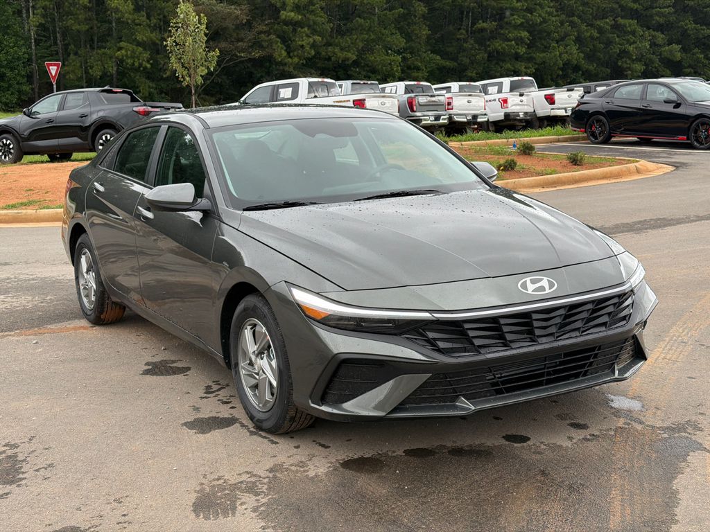 New 2026 Gray Hyundai SE image 4