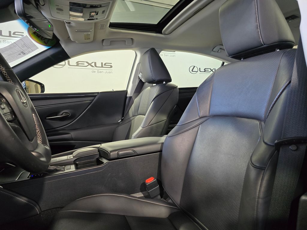 Thumbnail: 2021 Lexus ES - 15