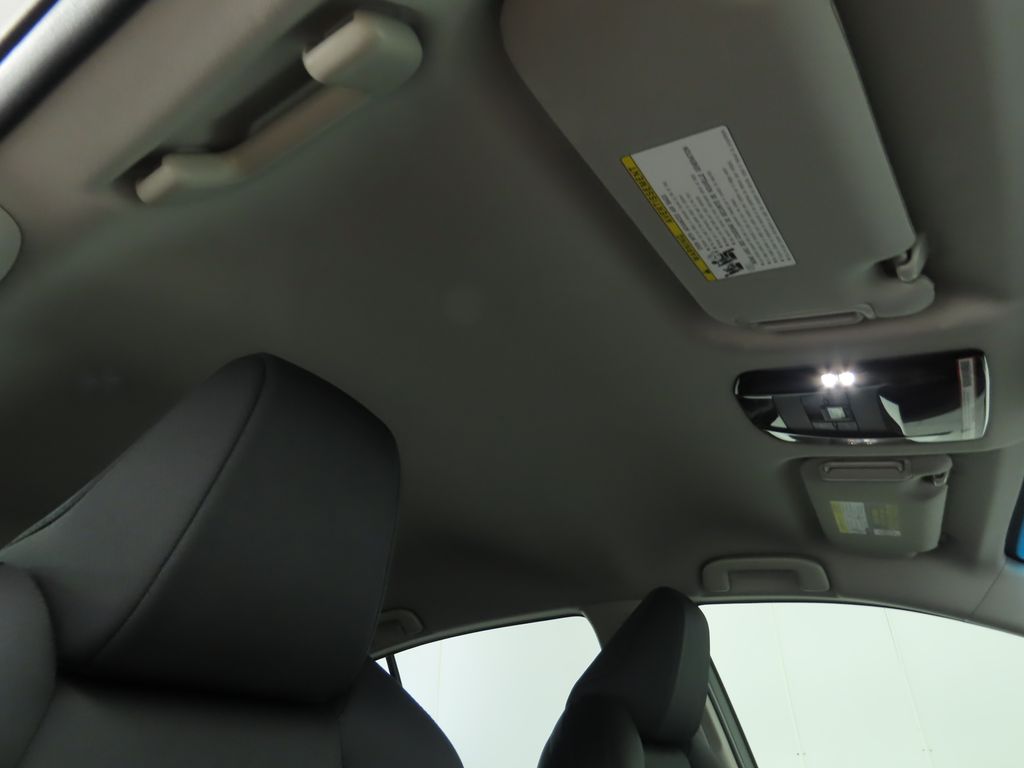 2021 Toyota Venza LE 18