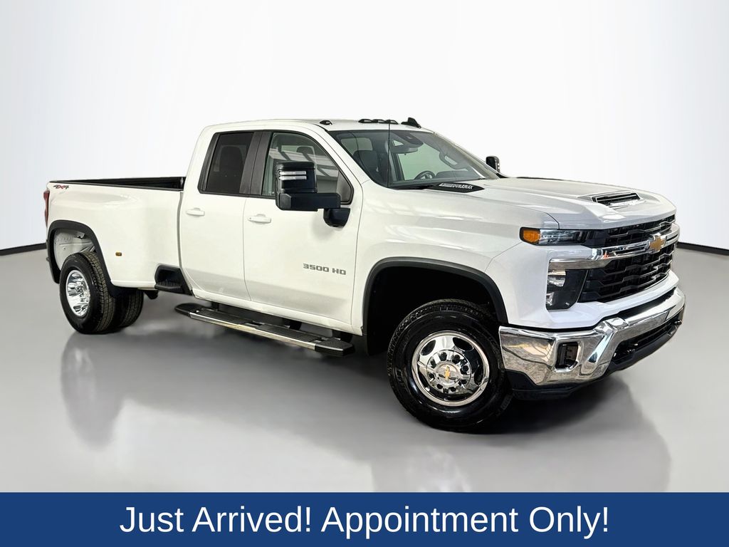 Summit White 2025 Chevrolet Silverado 3500HD Pickup Truck Four-Wheel Drive Automatic