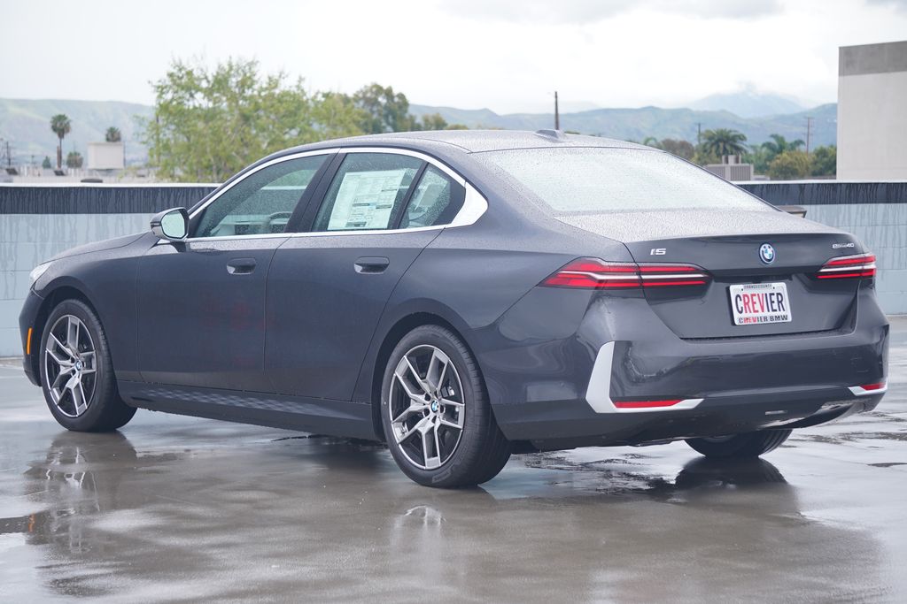 Thumbnail: 2026 BMW i5 - 7