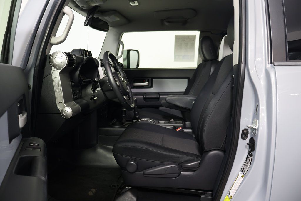 Thumbnail: 2014 Toyota FJ Cruiser - 10