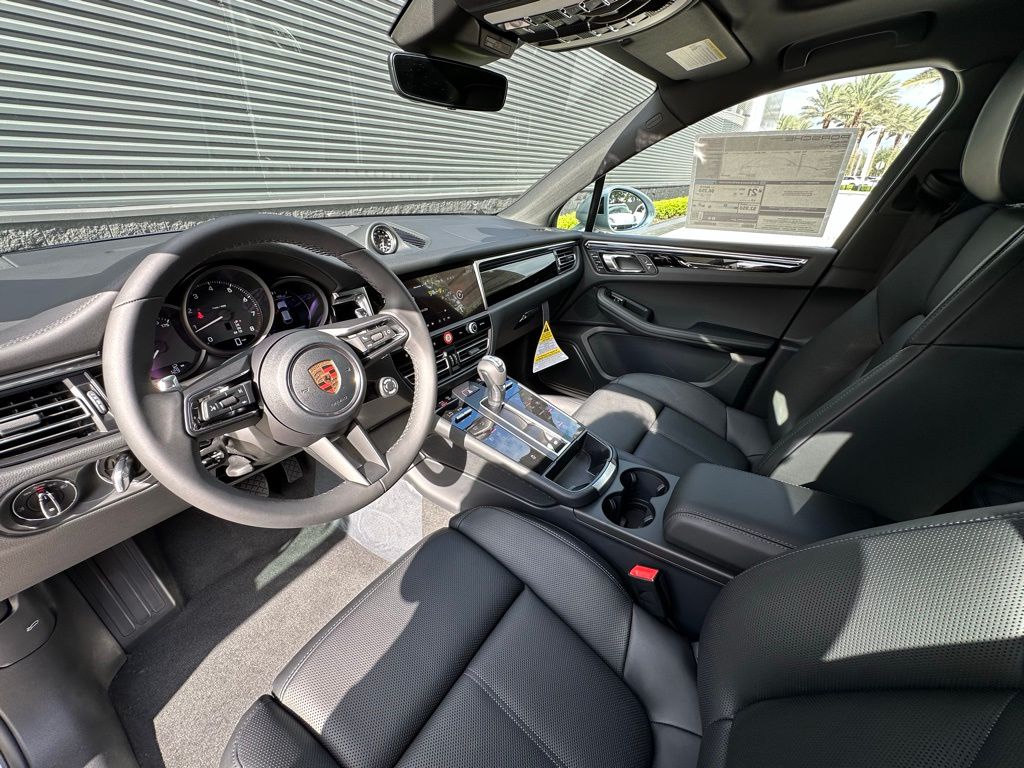 Thumbnail: 2026 Porsche Macan - 4