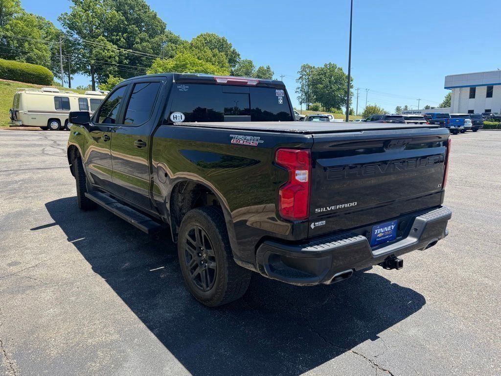 View vehicle photo 5