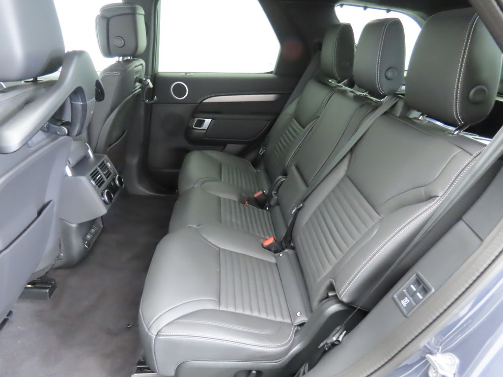 Thumbnail: 2026 Land Rover Discovery - 21