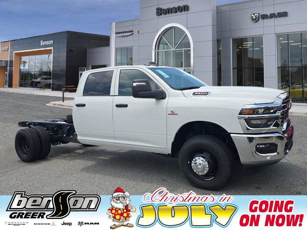 Bright White Clearcoat 2026 RAM 3500 Chassis Pickup Truck Four-Wheel Drive 8-Speed Automatic