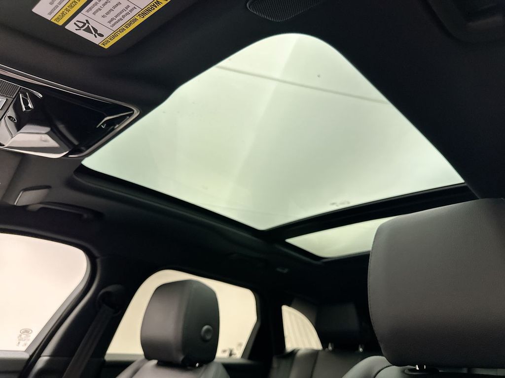 Thumbnail: 2025 Land Rover Range Rover Velar - 8