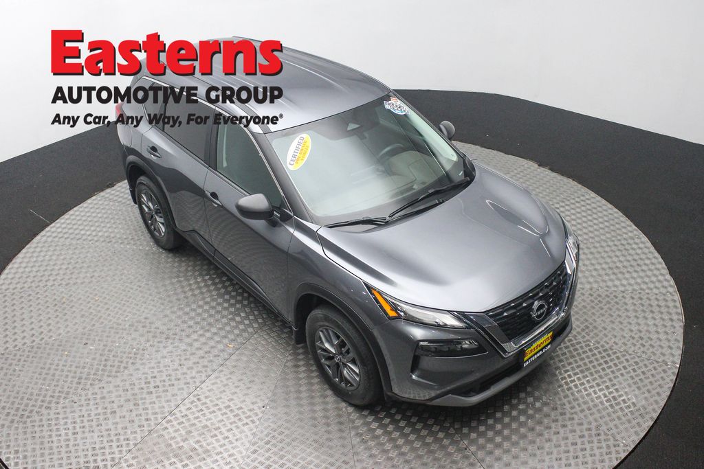 Used 2023 Gray Nissan S image 3