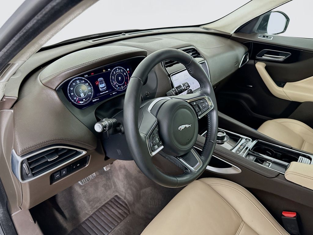 Thumbnail: 2019 Jaguar F-Pace - 9