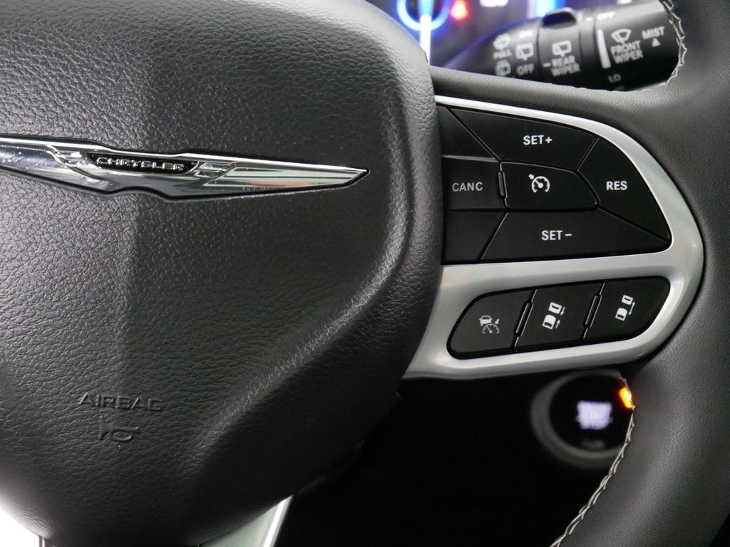 Used 2026 Chrysler Pacifica Van