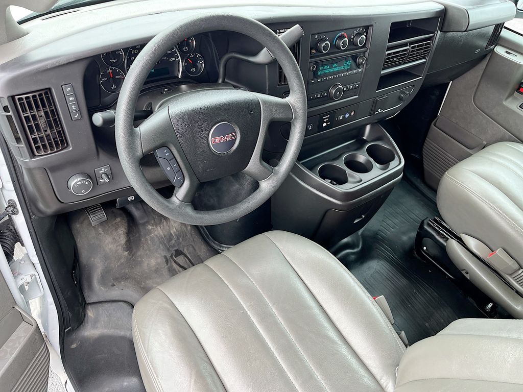 2024 GMC Savana Cargo Work Van - Photo 19