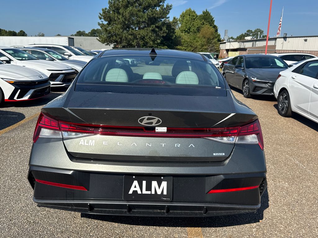 2025 Hyundai Elantra Hybrid Limited photo 4