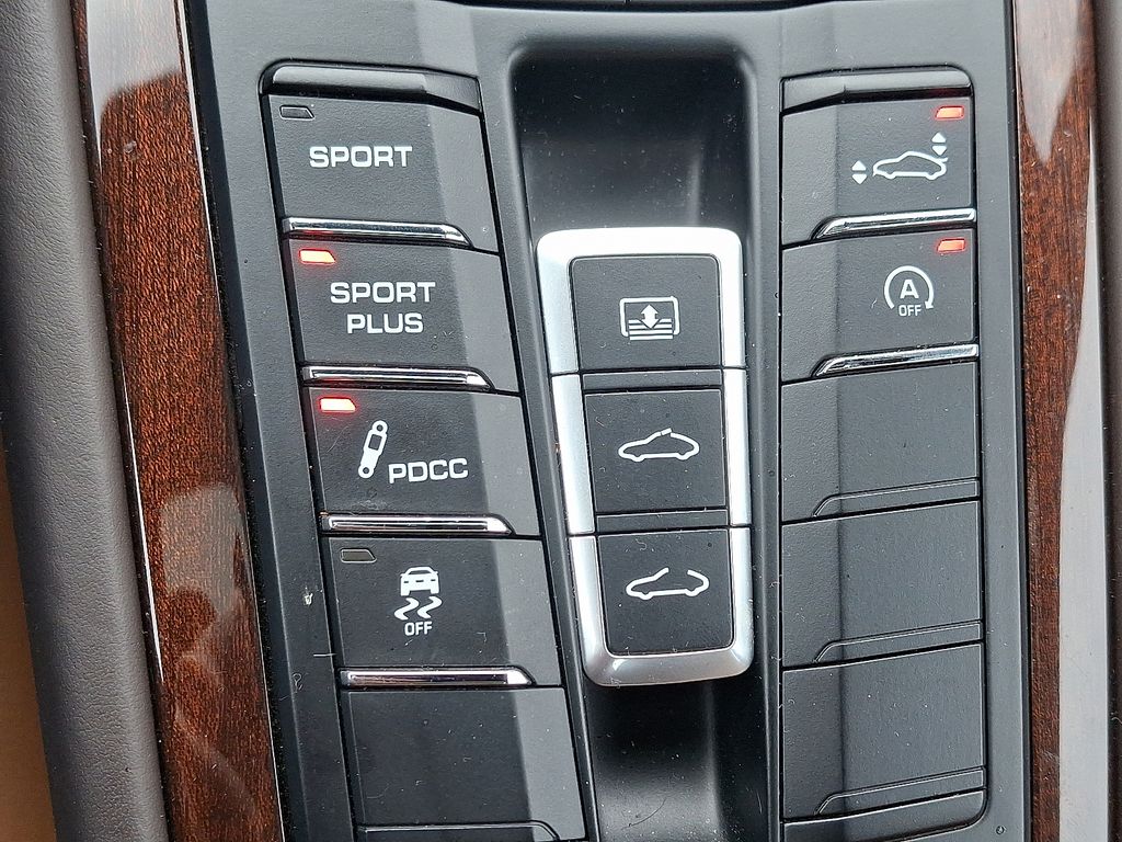 Thumbnail: 2016 Porsche 911 - 25