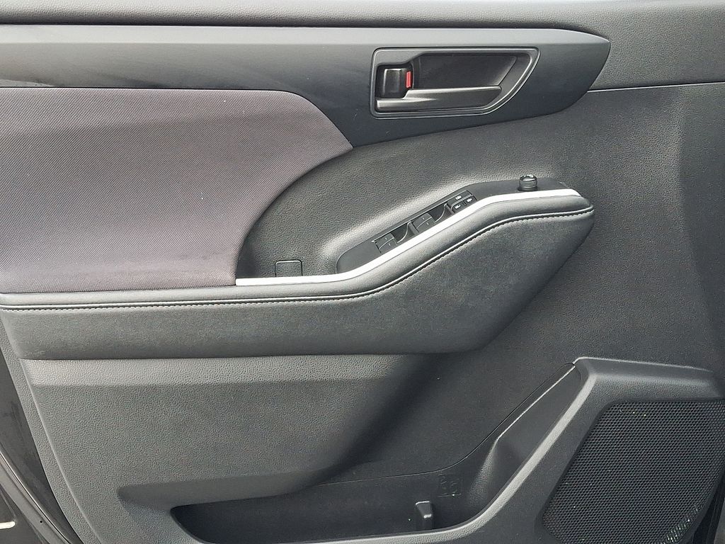 2024 Toyota Highlander — photo 13