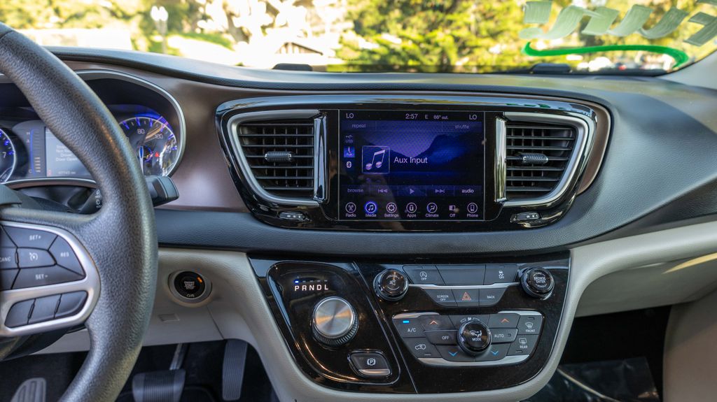 Used 2017 Chrysler Pacifica Touring L 4D Passenger Van