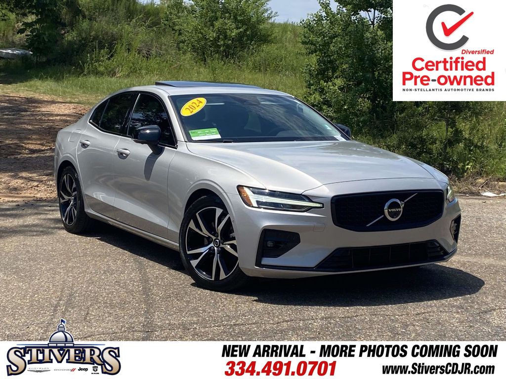  2024 Volvo S60 B5 Plus Dark Theme AWD   