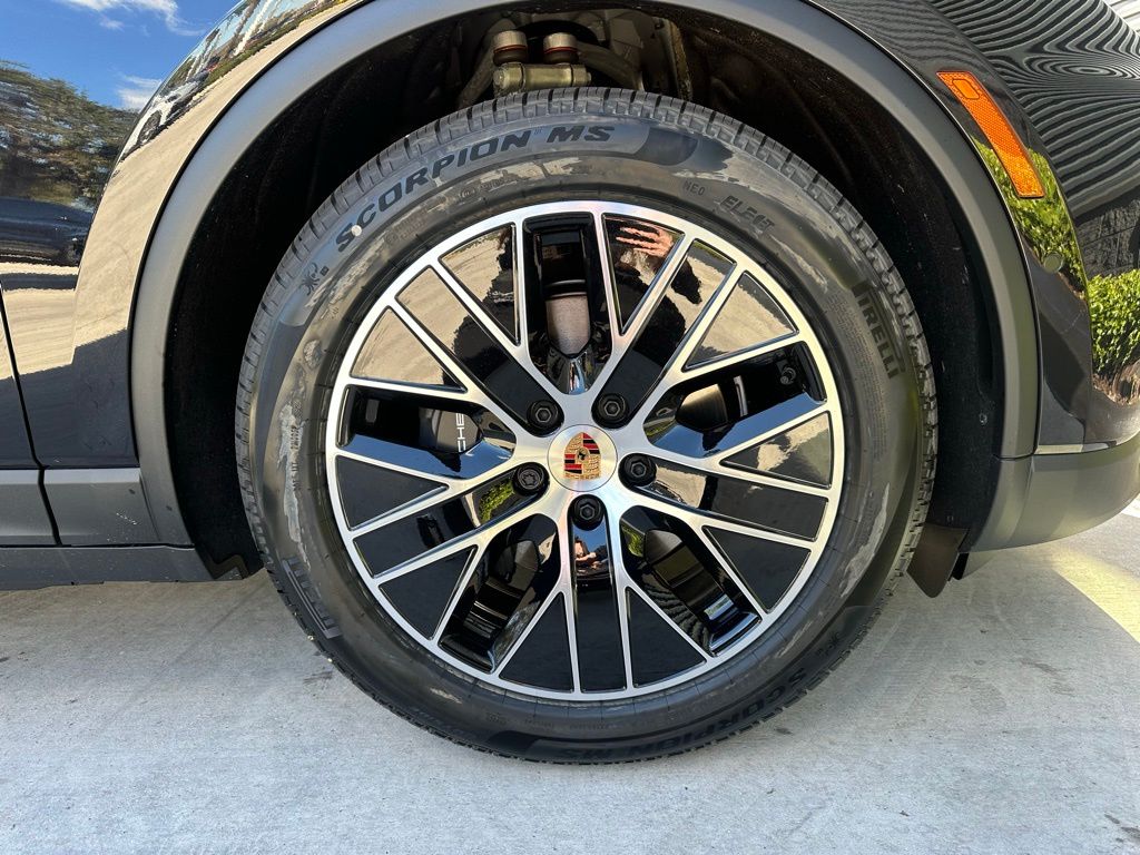 Thumbnail: 2026 Porsche Macan - 15