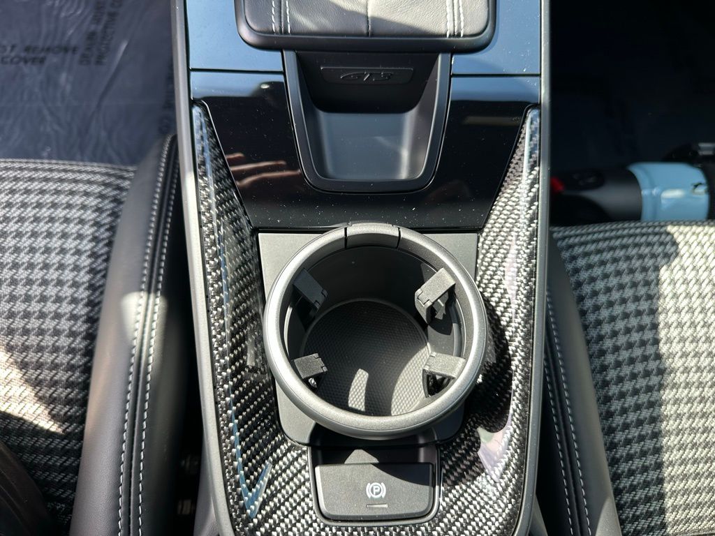 Thumbnail: 2022 Porsche 911 - 22
