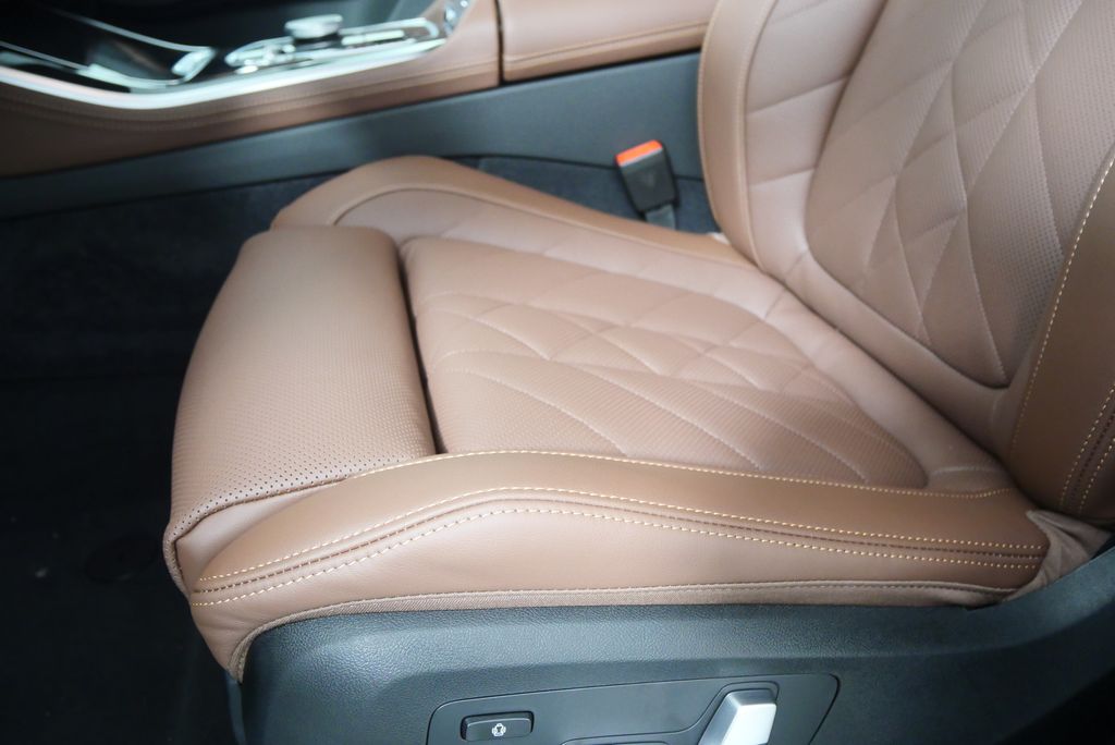 Thumbnail: 2026 BMW X5 - 10