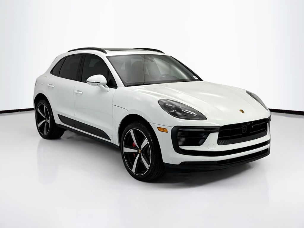 Thumbnail: 2026 Porsche Macan - 3