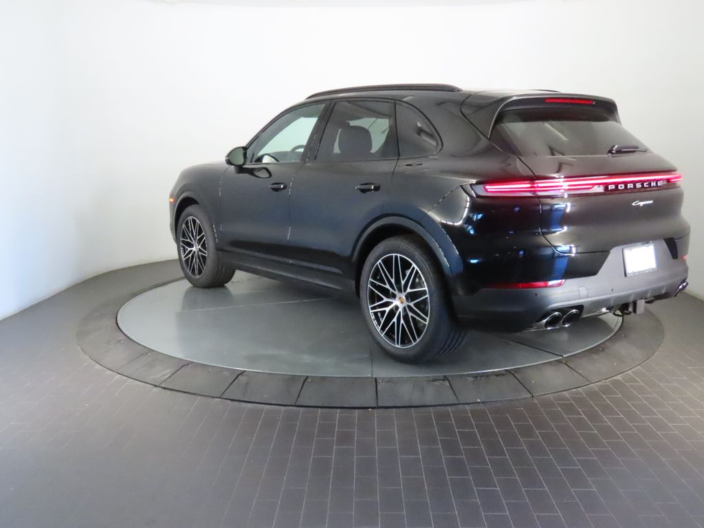 Thumbnail: 2026 Porsche Cayenne - 3
