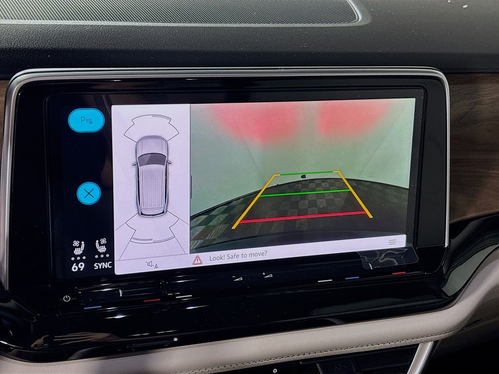 2025 Volkswagen Atlas 2.0T SE w/Technology