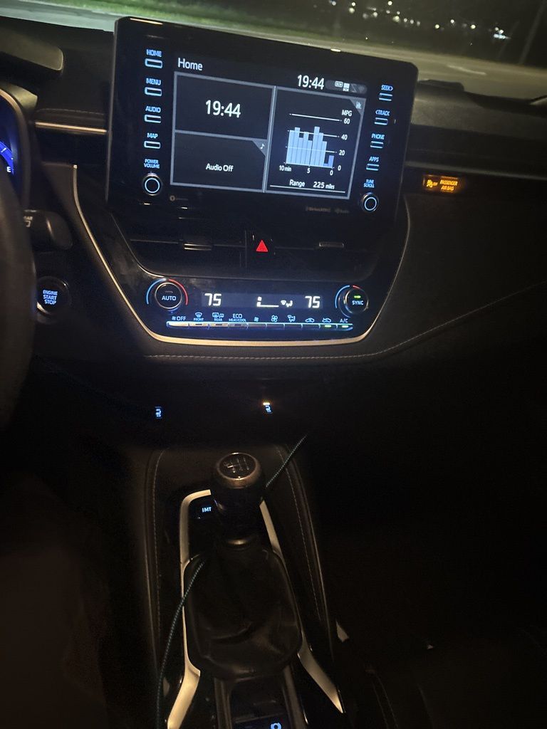 2020 Toyota Corolla XSE photo 3