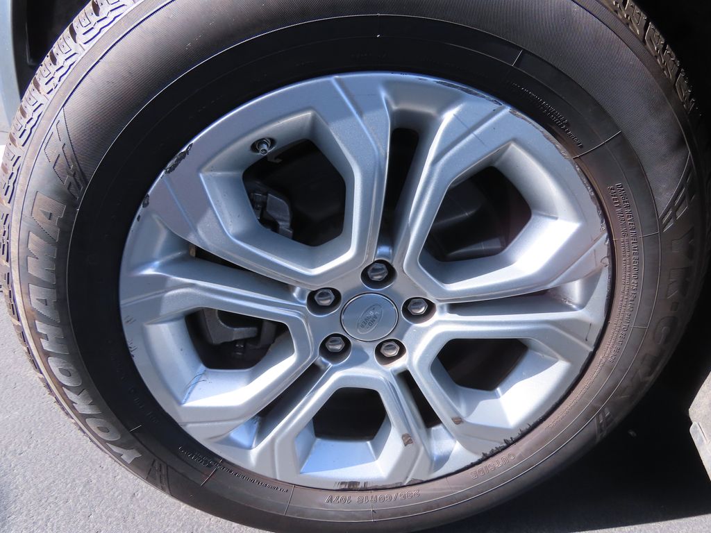 Thumbnail: 2021 Land Rover Discovery Sport - 15