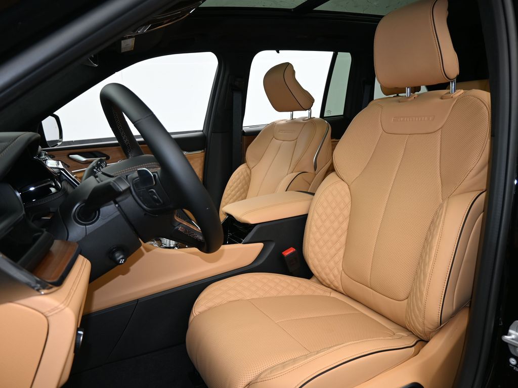 New 2025 Diamond Black Crystal Pearlcoat Jeep Summit image 10