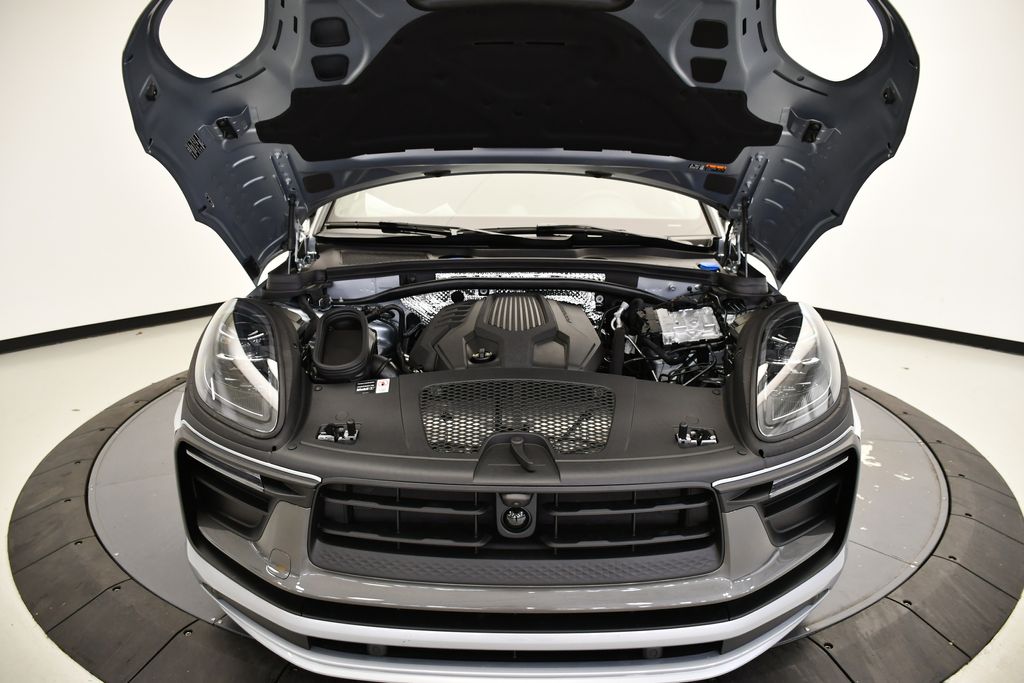 Thumbnail: 2026 Porsche Macan - 13