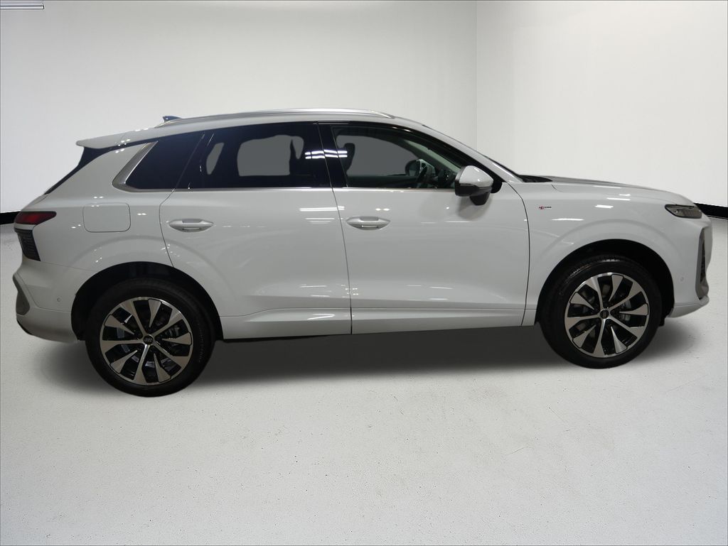 Thumbnail: 2026 Audi Q3 - 6