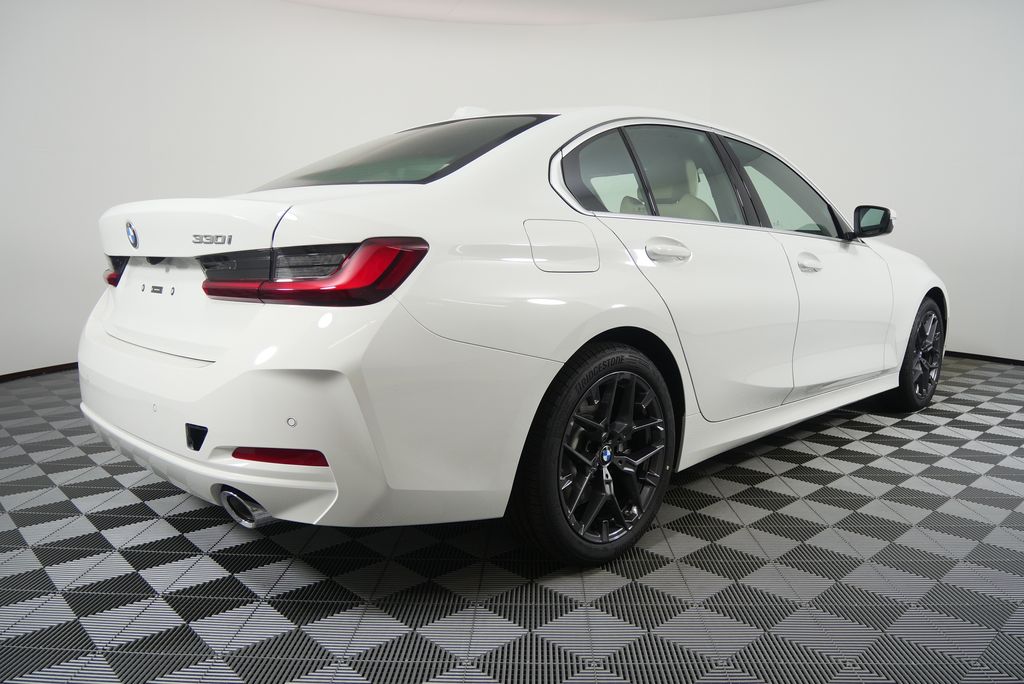 Thumbnail: 2026 BMW 3 Series - 3