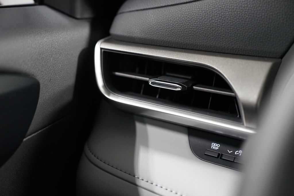 2025 Toyota Highlander XLE 25