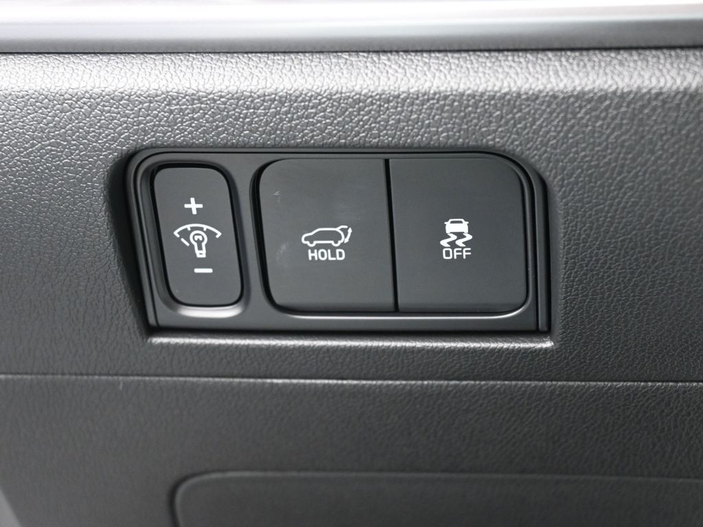 New 2025 Glacial White Pearl Kia EX image 17