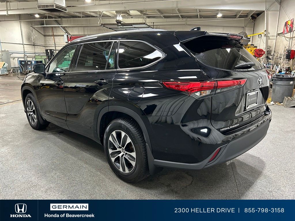 Used 2020 Black Toyota XLE image 6