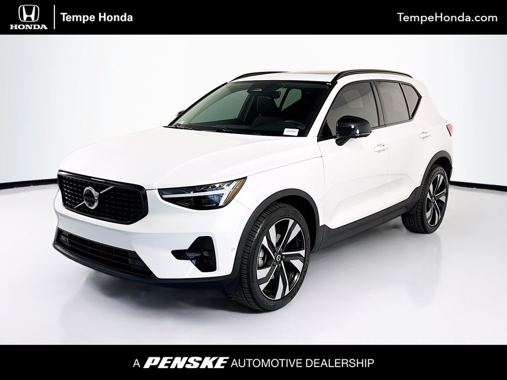 Thumbnail: 2023 Volvo XC40 - 1
