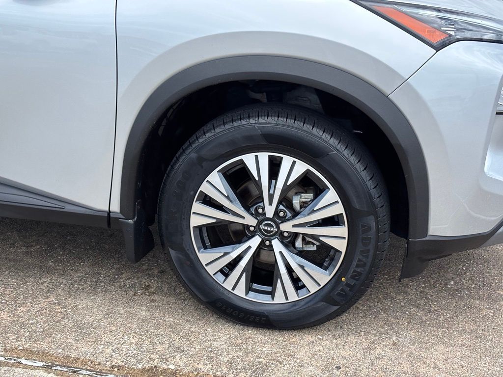 2023 Nissan Rogue SV - 7