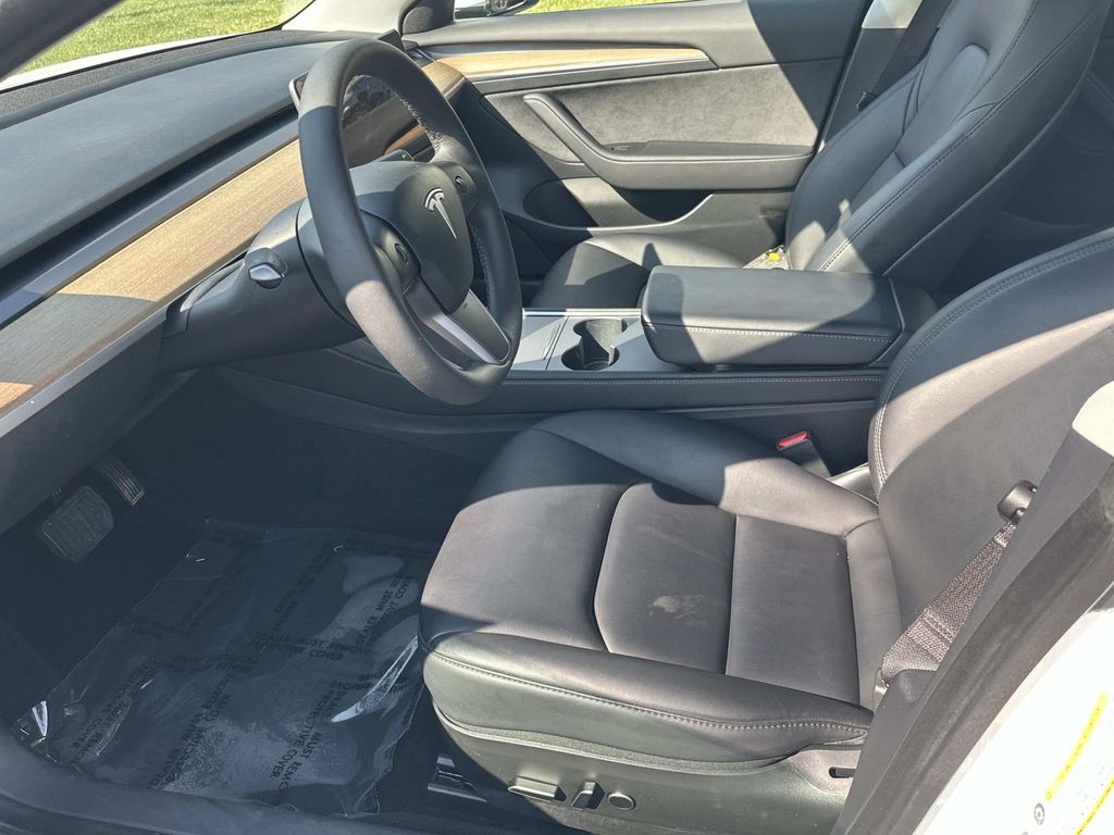 Thumbnail: 2023 Tesla Model 3 - 17