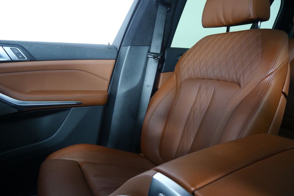 Thumbnail: 2025 BMW X7 - 30